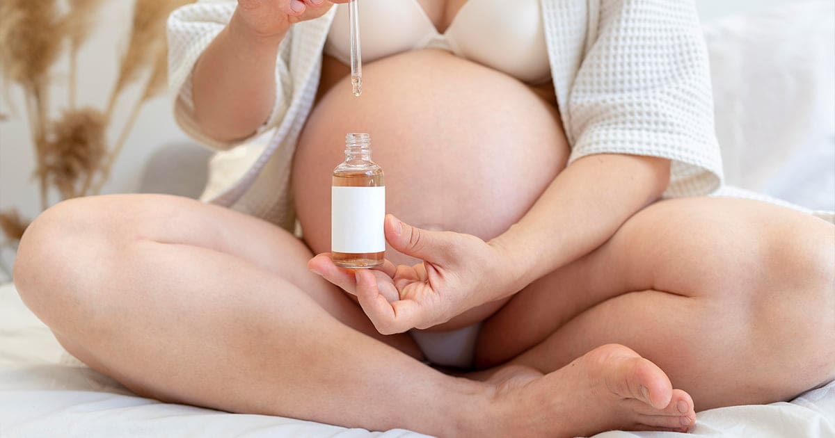 Odkryj naukowe spojrzenie na stosowanie kosmetyków konopnych w ciąży. Dowiedz się, jak naturalne składniki, takie jak olej z konopi, mogą wspierać zdrowie i komfort kobiet w ciąży, oraz jak unikać potencjalnych zagrożeń i wybrać najlepsze produkty.